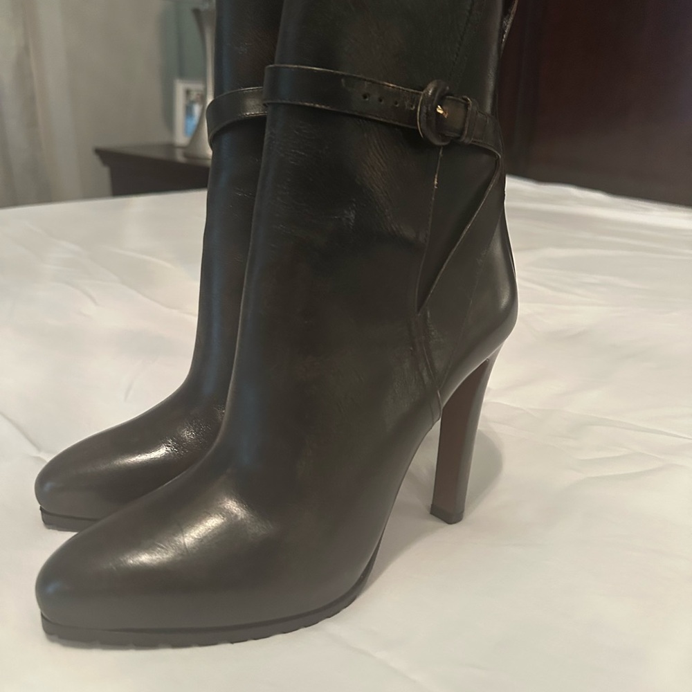 Elegant Black Leather Heeled Boots